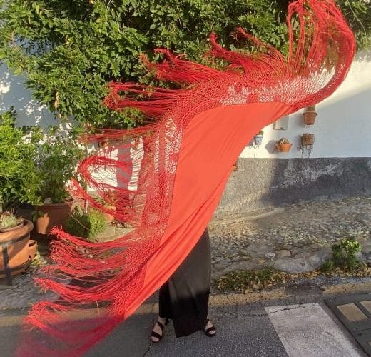 Mantón textil fabricado por Mónica Vázquez