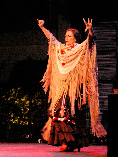 Baila flamenco de tablao