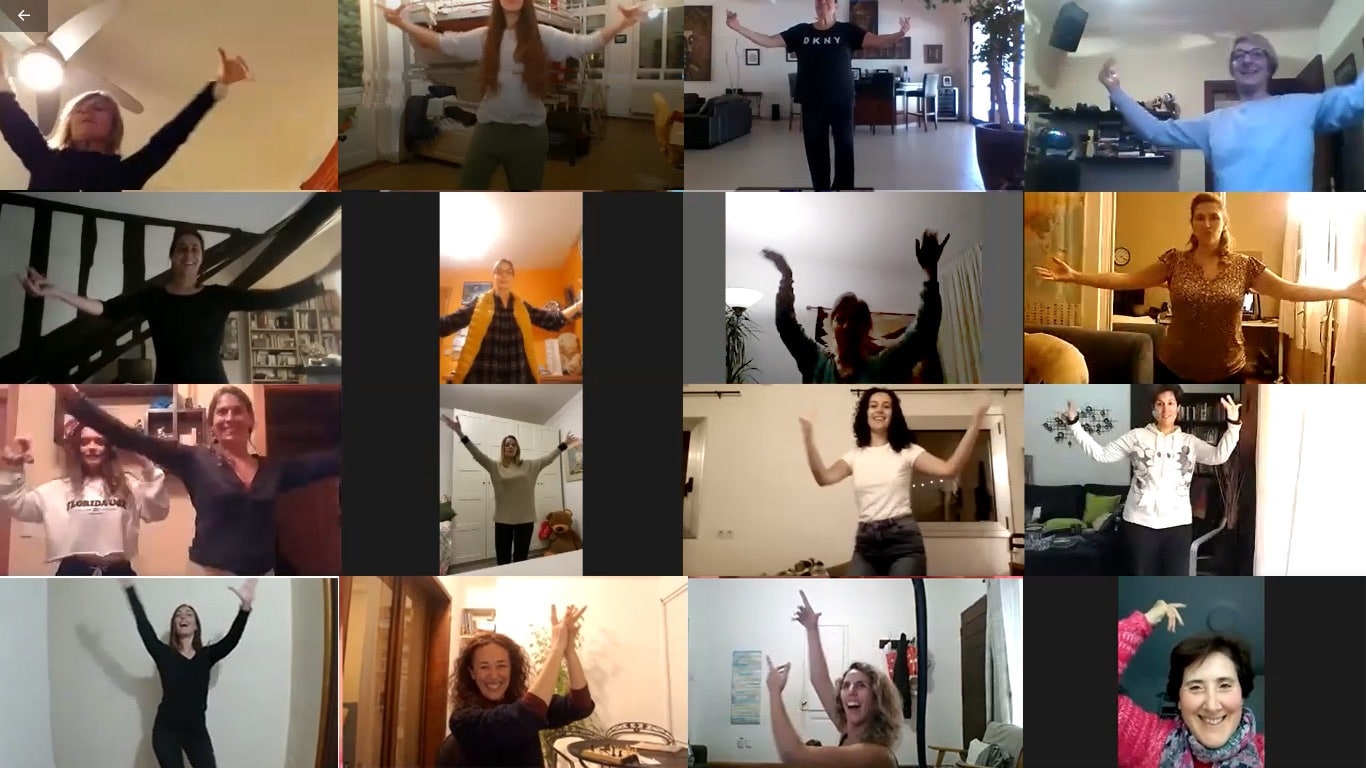 alumnos bailando en clases en la Escuela de Flamenco Online